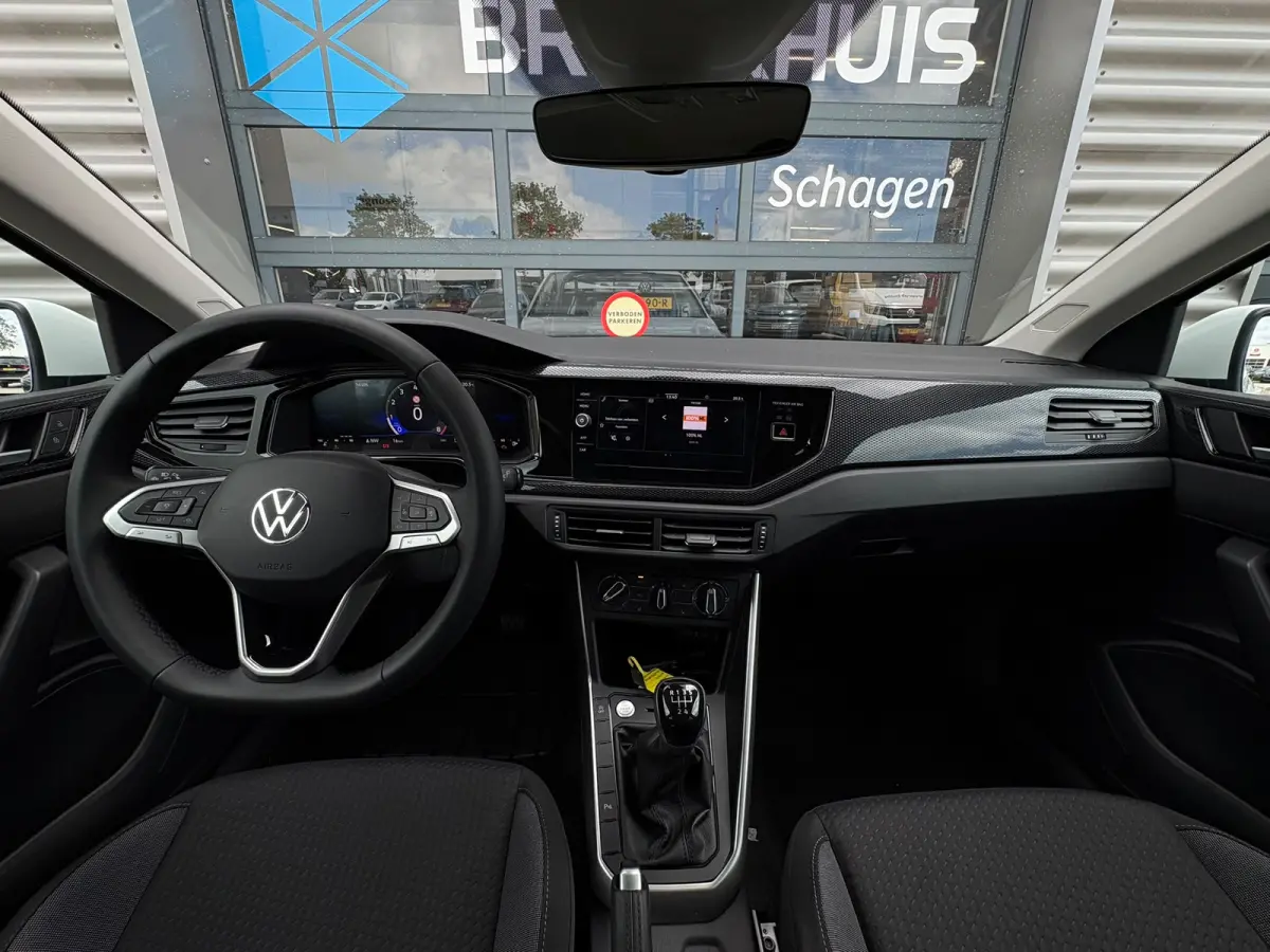 Life Edition | 'App-Connect' smartphone integratie | Buitenspiegels elektrisch instel- verwarm- en inklapbaar | Parkeersensoren voor en achter (Park Distance Control)