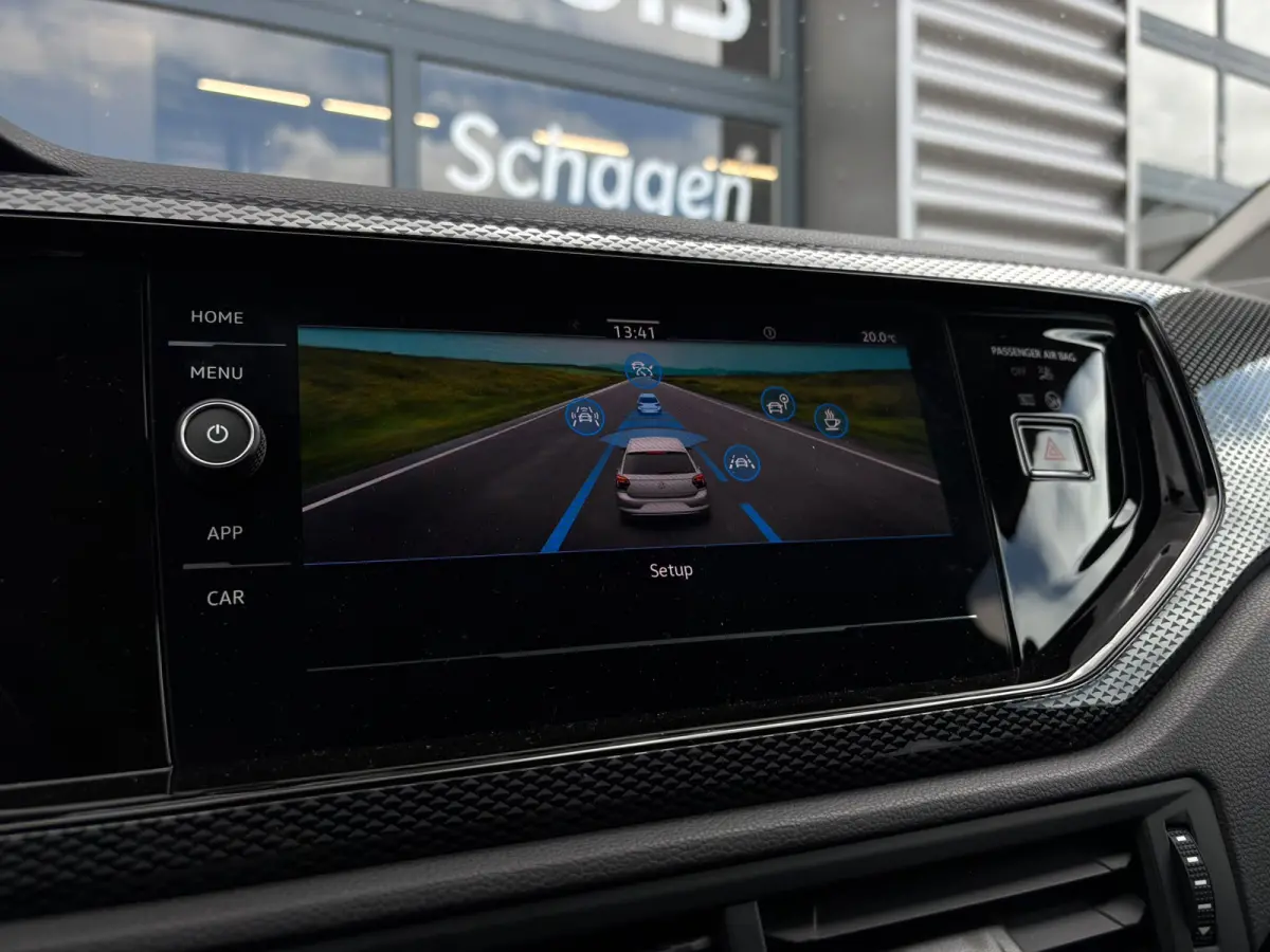 Life Edition | 'App-Connect' smartphone integratie | Buitenspiegels elektrisch instel- verwarm- en inklapbaar | Parkeersensoren voor en achter (Park Distance Control)