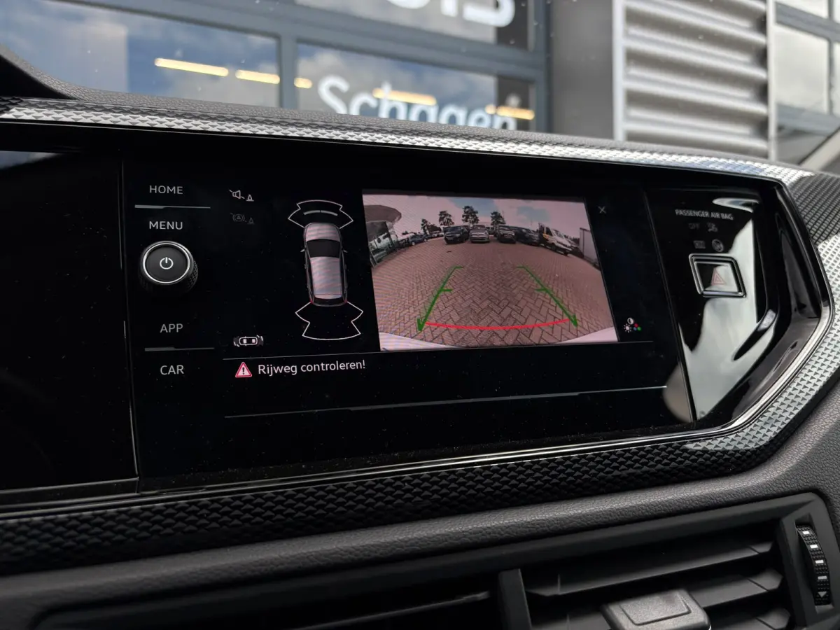 Life Edition | 'App-Connect' smartphone integratie | Buitenspiegels elektrisch instel- verwarm- en inklapbaar | Parkeersensoren voor en achter (Park Distance Control)