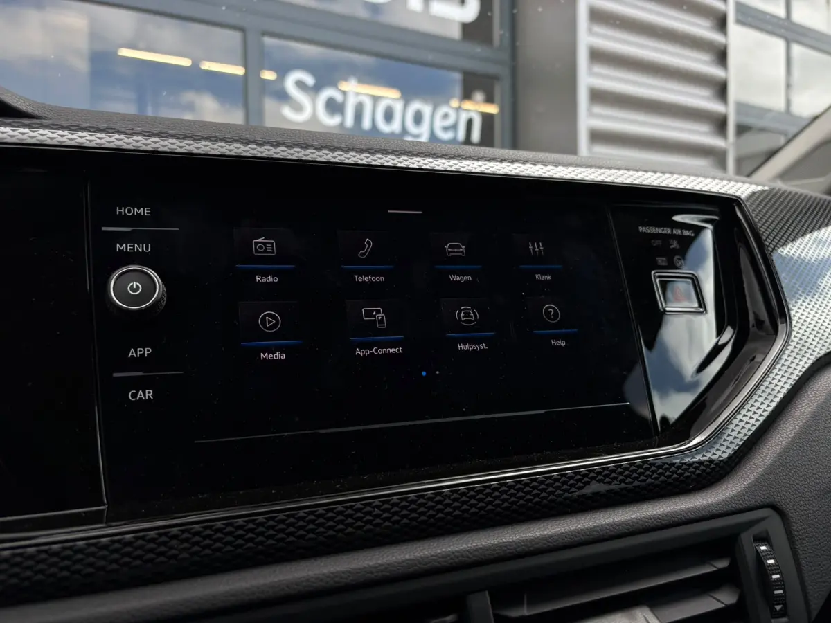 Life Edition | 'App-Connect' smartphone integratie | Buitenspiegels elektrisch instel- verwarm- en inklapbaar | Parkeersensoren voor en achter (Park Distance Control)