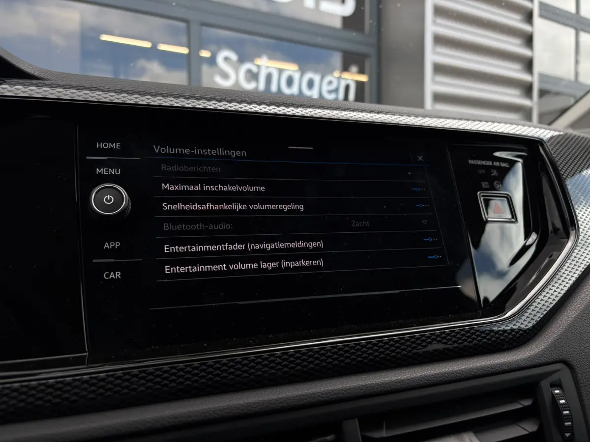 Life Edition | 'App-Connect' smartphone integratie | Buitenspiegels elektrisch instel- verwarm- en inklapbaar | Parkeersensoren voor en achter (Park Distance Control)