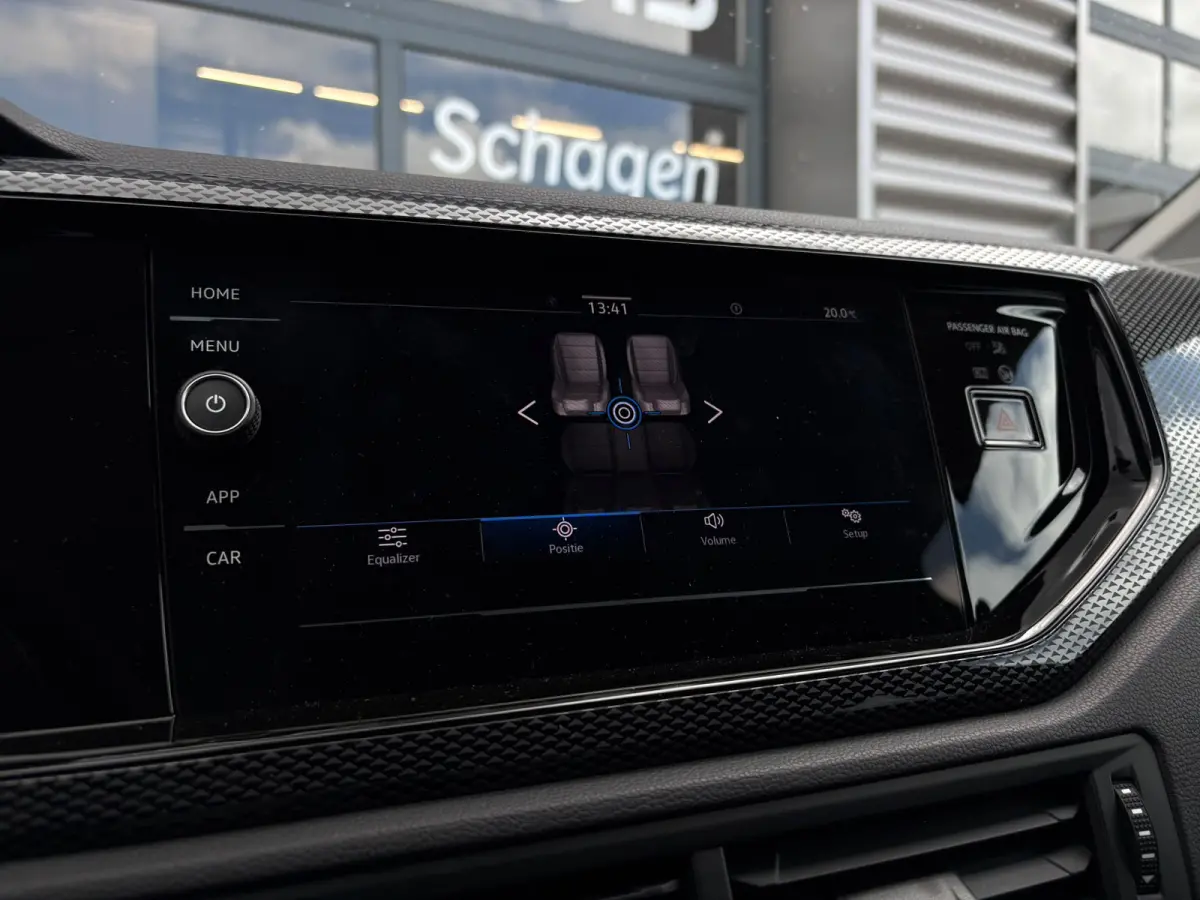 Life Edition | 'App-Connect' smartphone integratie | Buitenspiegels elektrisch instel- verwarm- en inklapbaar | Parkeersensoren voor en achter (Park Distance Control)