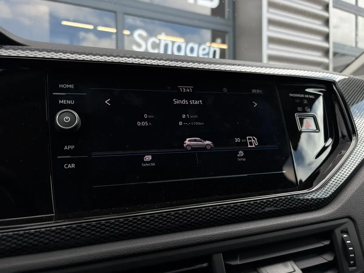 Life Edition | 'App-Connect' smartphone integratie | Buitenspiegels elektrisch instel- verwarm- en inklapbaar | Parkeersensoren voor en achter (Park Distance Control)