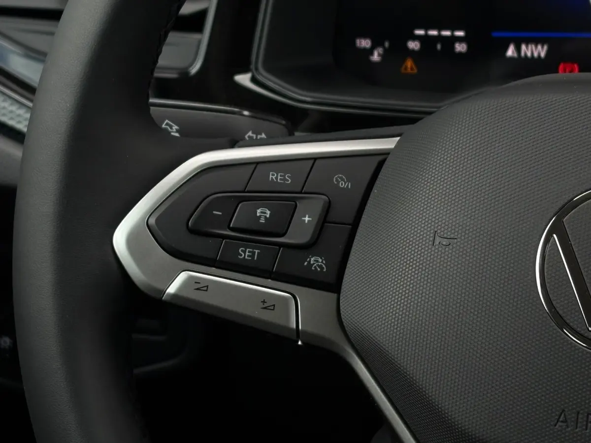 Life Edition | 'App-Connect' smartphone integratie | Buitenspiegels elektrisch instel- verwarm- en inklapbaar | Parkeersensoren voor en achter (Park Distance Control)
