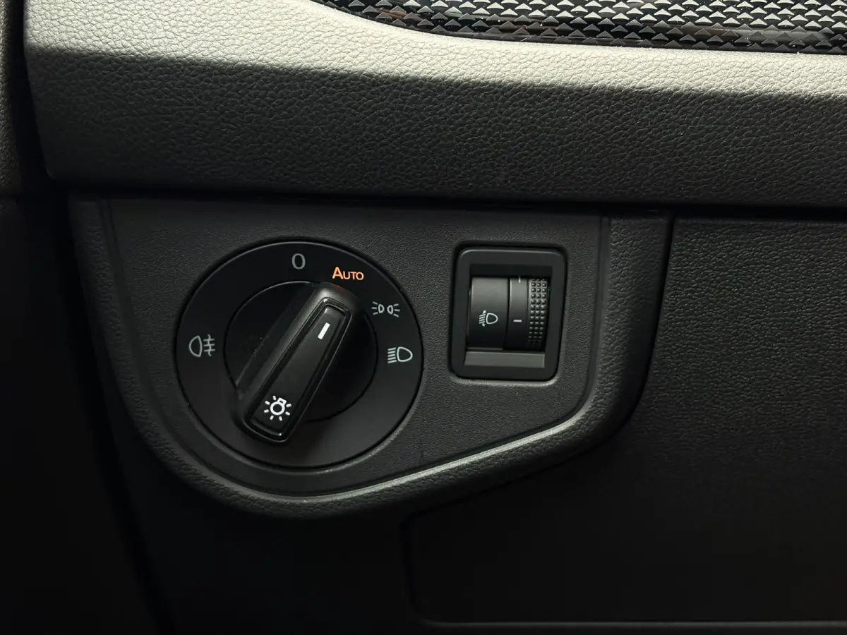 Life Edition | 'App-Connect' smartphone integratie | Buitenspiegels elektrisch instel- verwarm- en inklapbaar | Parkeersensoren voor en achter (Park Distance Control)