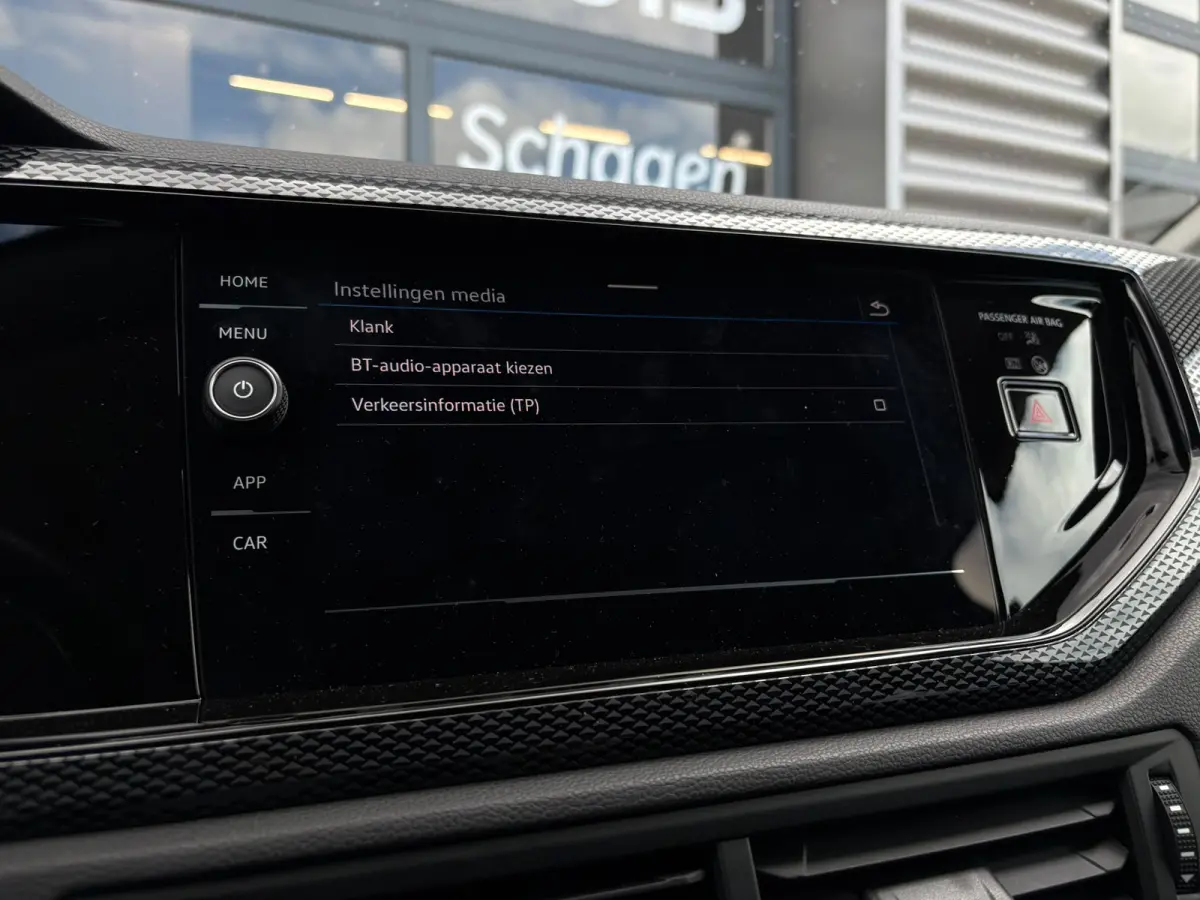 Life Edition | 'App-Connect' smartphone integratie | Buitenspiegels elektrisch instel- verwarm- en inklapbaar | Parkeersensoren voor en achter (Park Distance Control)