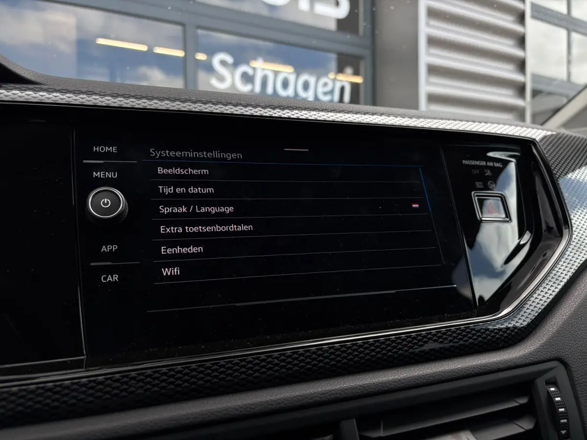 Life Edition | 'App-Connect' smartphone integratie | Buitenspiegels elektrisch instel- verwarm- en inklapbaar | Parkeersensoren voor en achter (Park Distance Control)