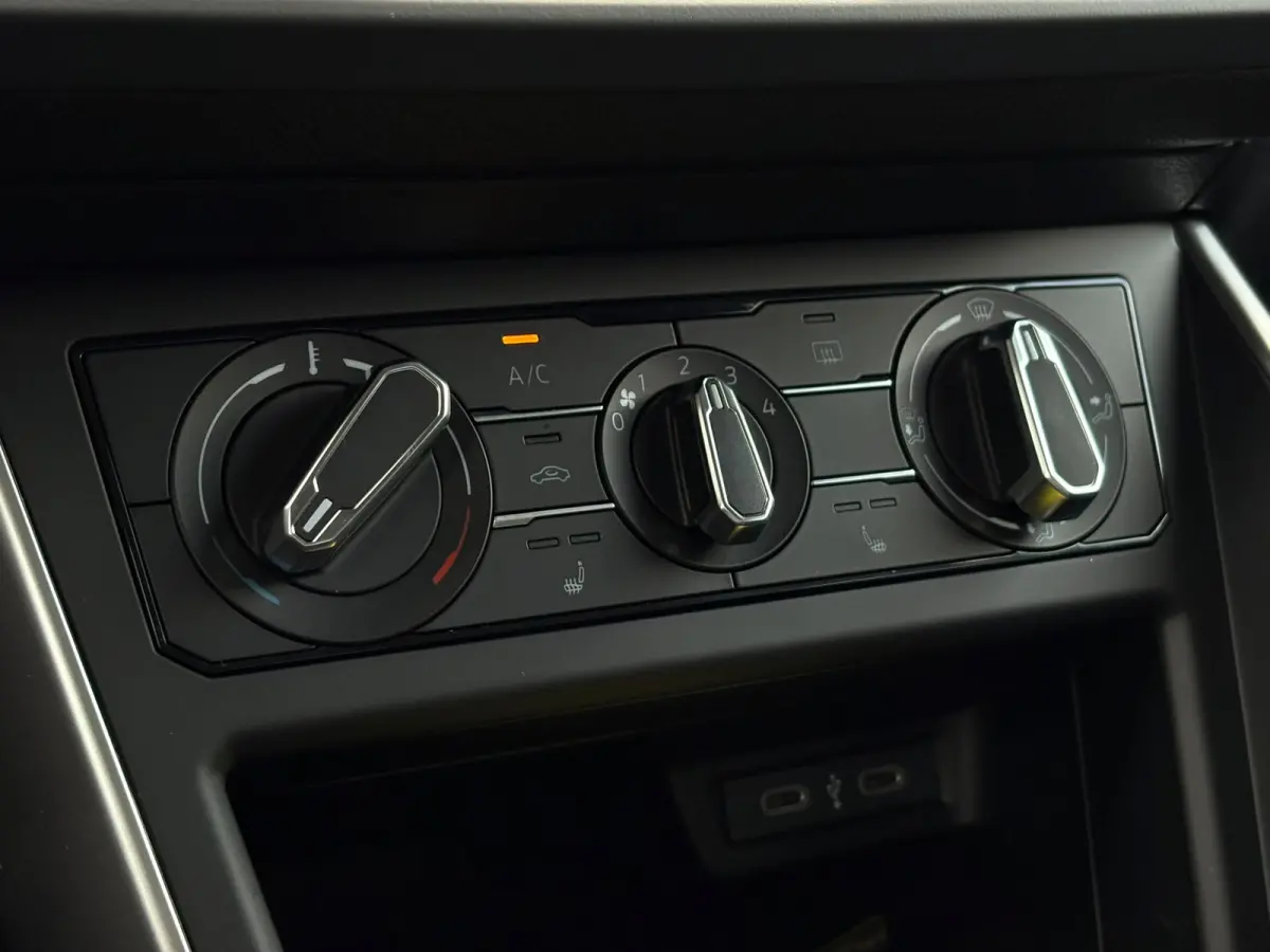 Life Edition | 'App-Connect' smartphone integratie | Buitenspiegels elektrisch instel- verwarm- en inklapbaar | Parkeersensoren voor en achter (Park Distance Control)