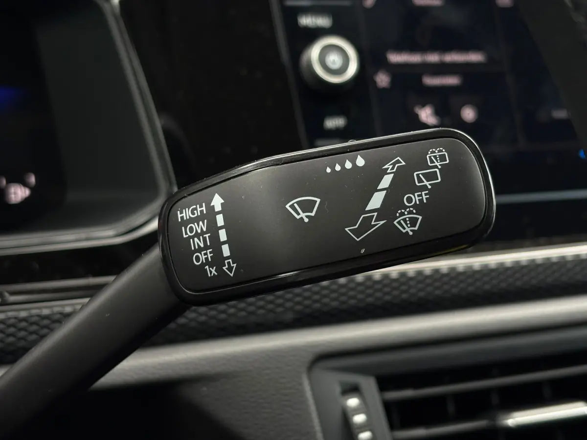 Life Edition | 'App-Connect' smartphone integratie | Buitenspiegels elektrisch instel- verwarm- en inklapbaar | Parkeersensoren voor en achter (Park Distance Control)