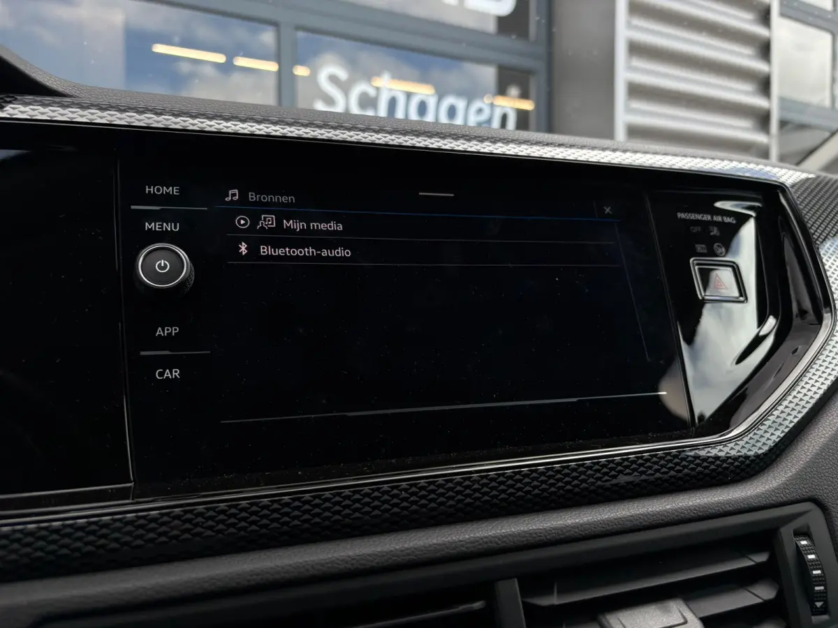 Life Edition | 'App-Connect' smartphone integratie | Buitenspiegels elektrisch instel- verwarm- en inklapbaar | Parkeersensoren voor en achter (Park Distance Control)