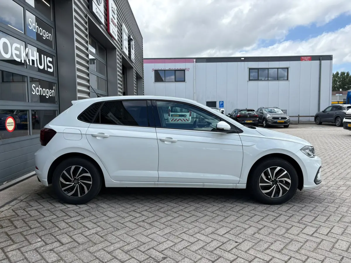 Life Edition | 'App-Connect' smartphone integratie | Buitenspiegels elektrisch instel- verwarm- en inklapbaar | Parkeersensoren voor en achter (Park Distance Control)