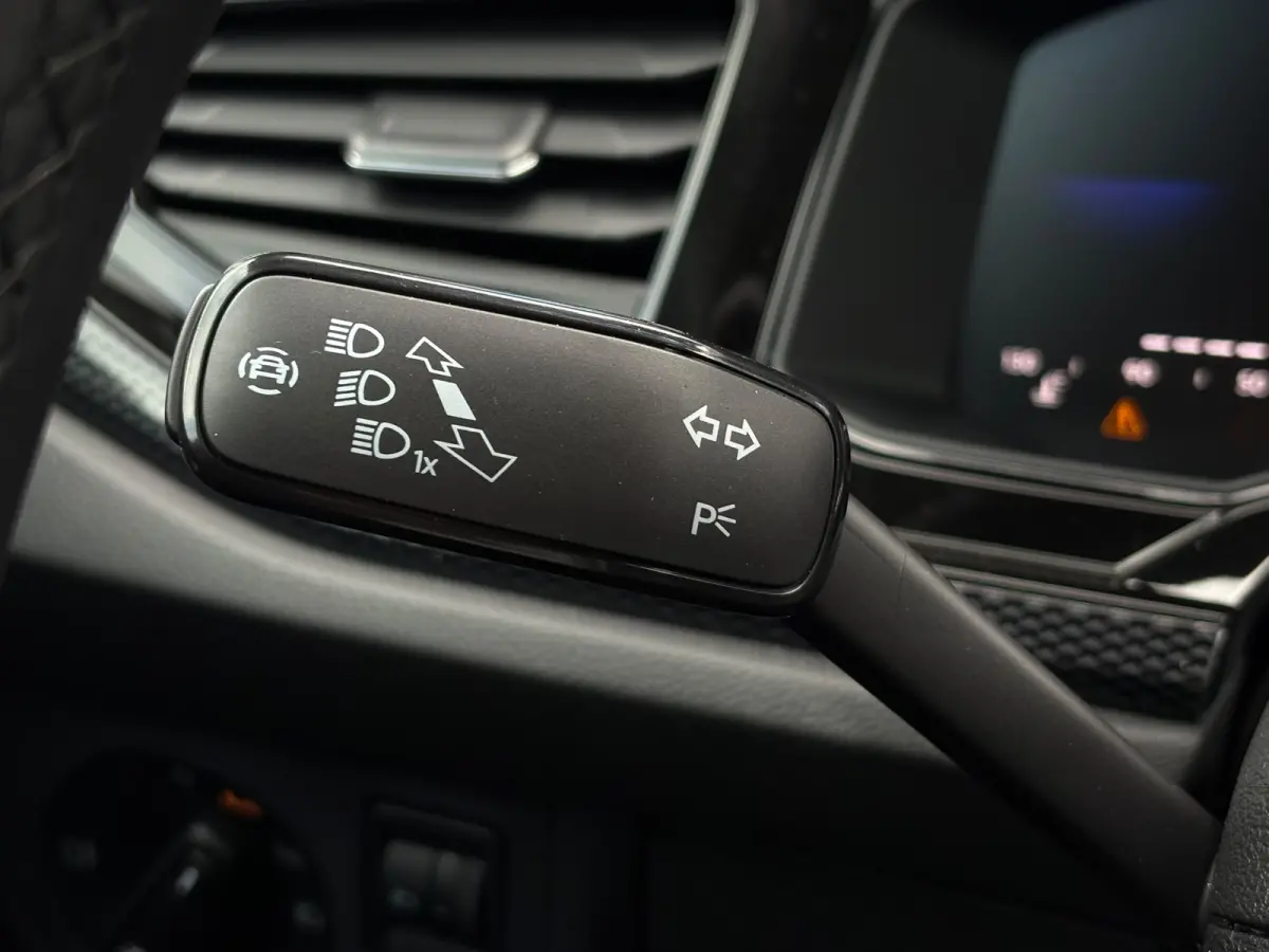 Life Edition | 'App-Connect' smartphone integratie | Buitenspiegels elektrisch instel- verwarm- en inklapbaar | Parkeersensoren voor en achter (Park Distance Control)