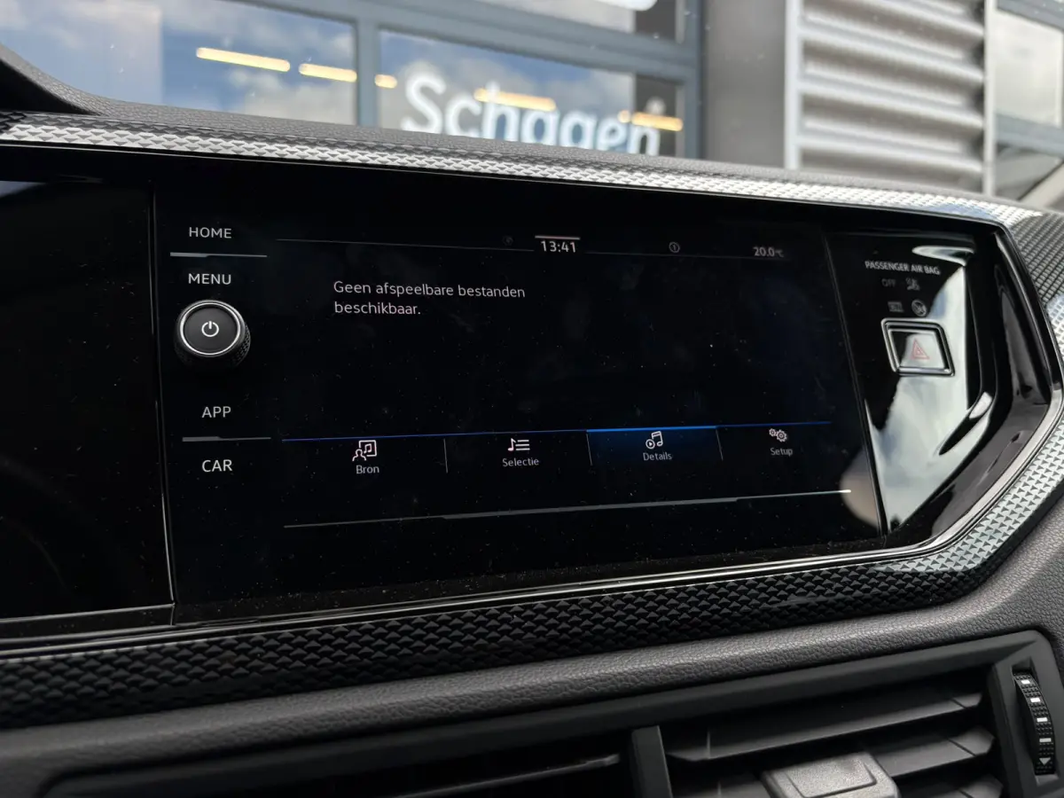 Life Edition | 'App-Connect' smartphone integratie | Buitenspiegels elektrisch instel- verwarm- en inklapbaar | Parkeersensoren voor en achter (Park Distance Control)