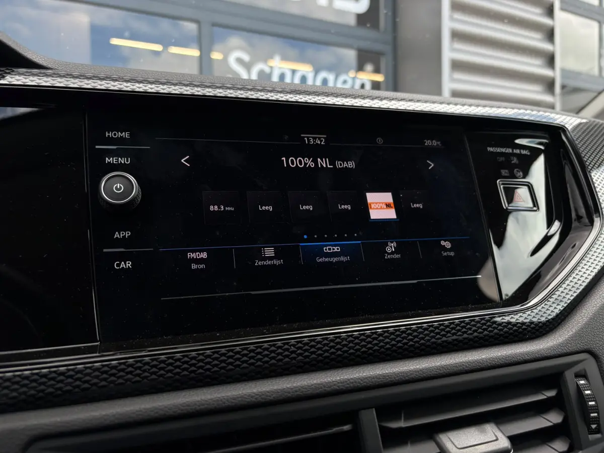 Life Edition | 'App-Connect' smartphone integratie | Buitenspiegels elektrisch instel- verwarm- en inklapbaar | Parkeersensoren voor en achter (Park Distance Control)