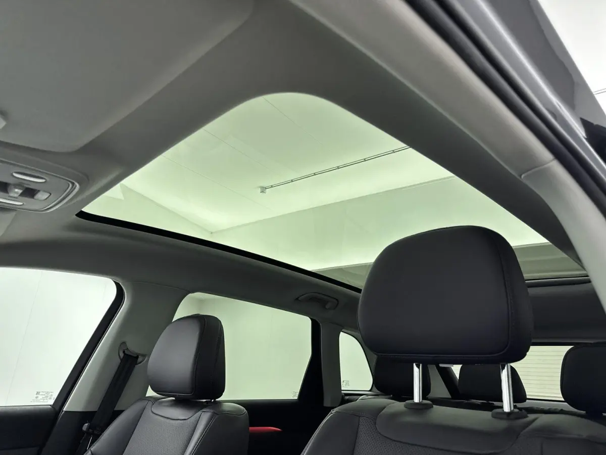 Design Hybrid 28.4 kWh | 1500 kg Trekgewicht | 950km range | Lederen bekleding | Voorstoelen verwarmd & gekoeld | Panoramadak | Electronic climate controle | Navigatiesysteem | 950km range