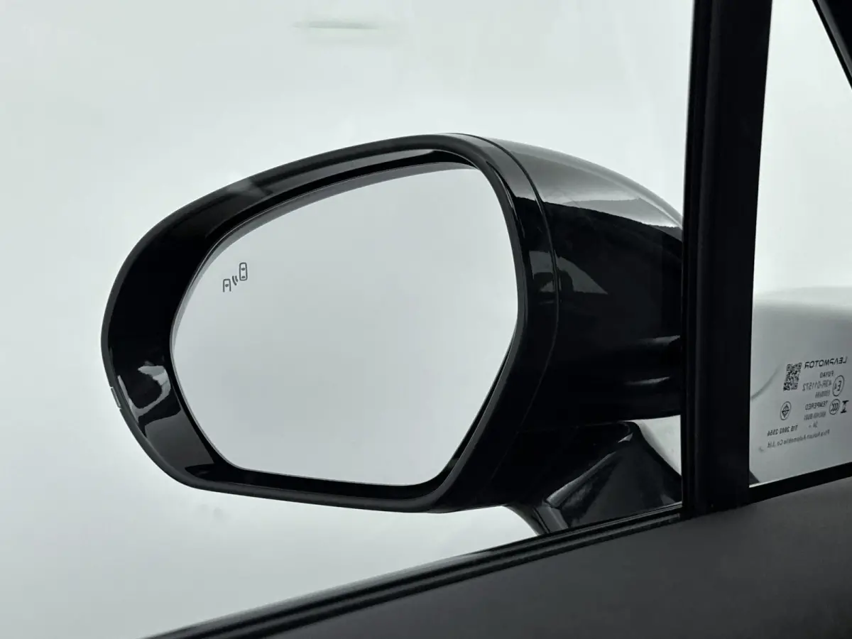 Design Hybrid 28.4 kWh | 1500 kg Trekgewicht | 950km range | Lederen bekleding | Voorstoelen verwarmd & gekoeld | Panoramadak | Electronic climate controle | Navigatiesysteem | 950km range