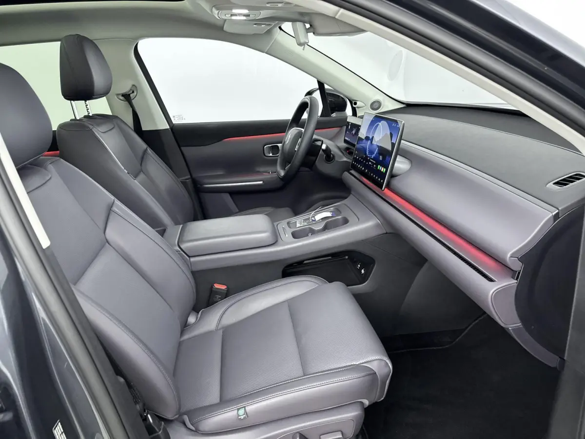 Design Hybrid 28.4 kWh | 1500 kg Trekgewicht | 950km range | Lederen bekleding | Voorstoelen verwarmd & gekoeld | Panoramadak | Electronic climate controle | Navigatiesysteem | 950km range