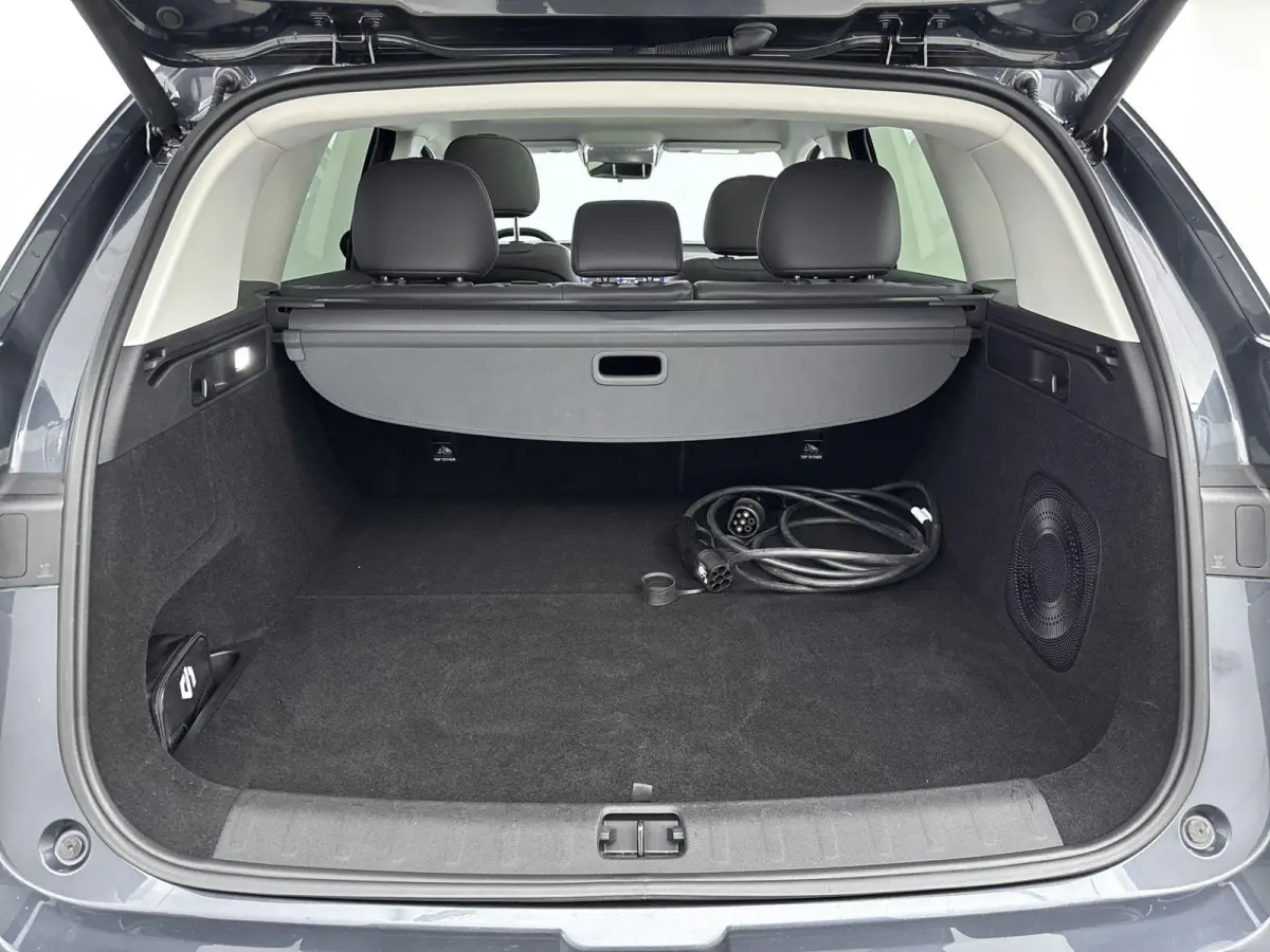 Design Hybrid 28.4 kWh | 1500 kg Trekgewicht | 950km range | Lederen bekleding | Voorstoelen verwarmd & gekoeld | Panoramadak | Electronic climate controle | Navigatiesysteem | 950km range