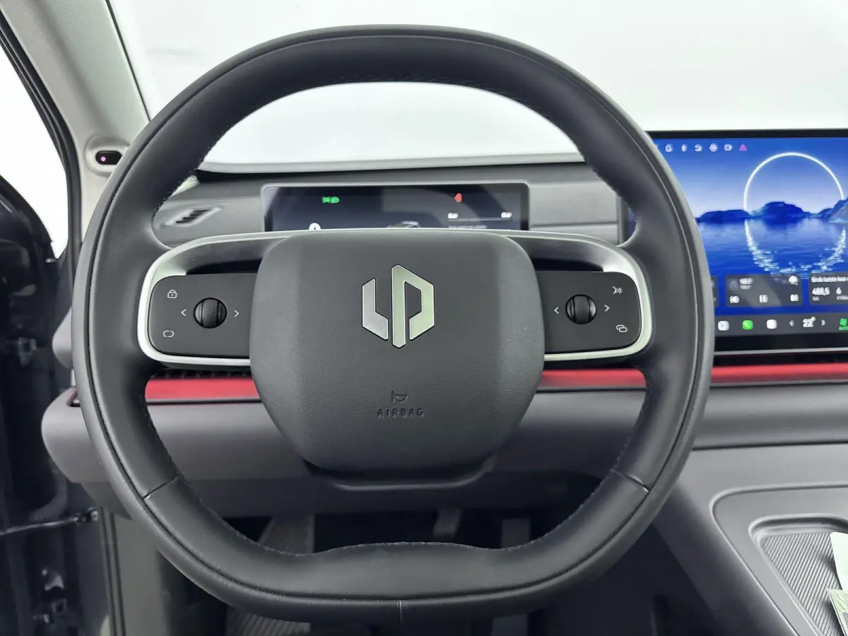 Design Hybrid 28.4 kWh | 1500 kg Trekgewicht | 950km range | Lederen bekleding | Voorstoelen verwarmd & gekoeld | Panoramadak | Electronic climate controle | Navigatiesysteem | 950km range