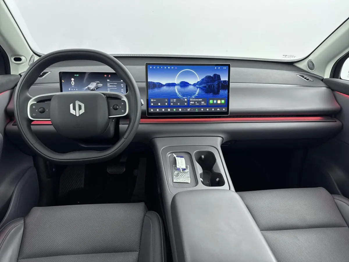 Design Hybrid 28.4 kWh | 1500 kg Trekgewicht | 950km range | Lederen bekleding | Voorstoelen verwarmd & gekoeld | Panoramadak | Electronic climate controle | Navigatiesysteem | 950km range
