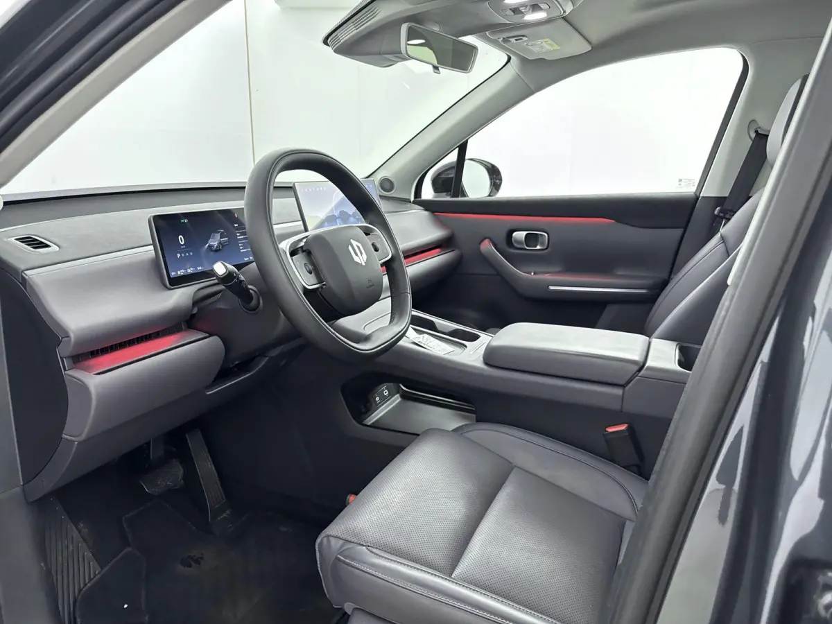Design Hybrid 28.4 kWh | 1500 kg Trekgewicht | 950km range | Lederen bekleding | Voorstoelen verwarmd & gekoeld | Panoramadak | Electronic climate controle | Navigatiesysteem | 950km range