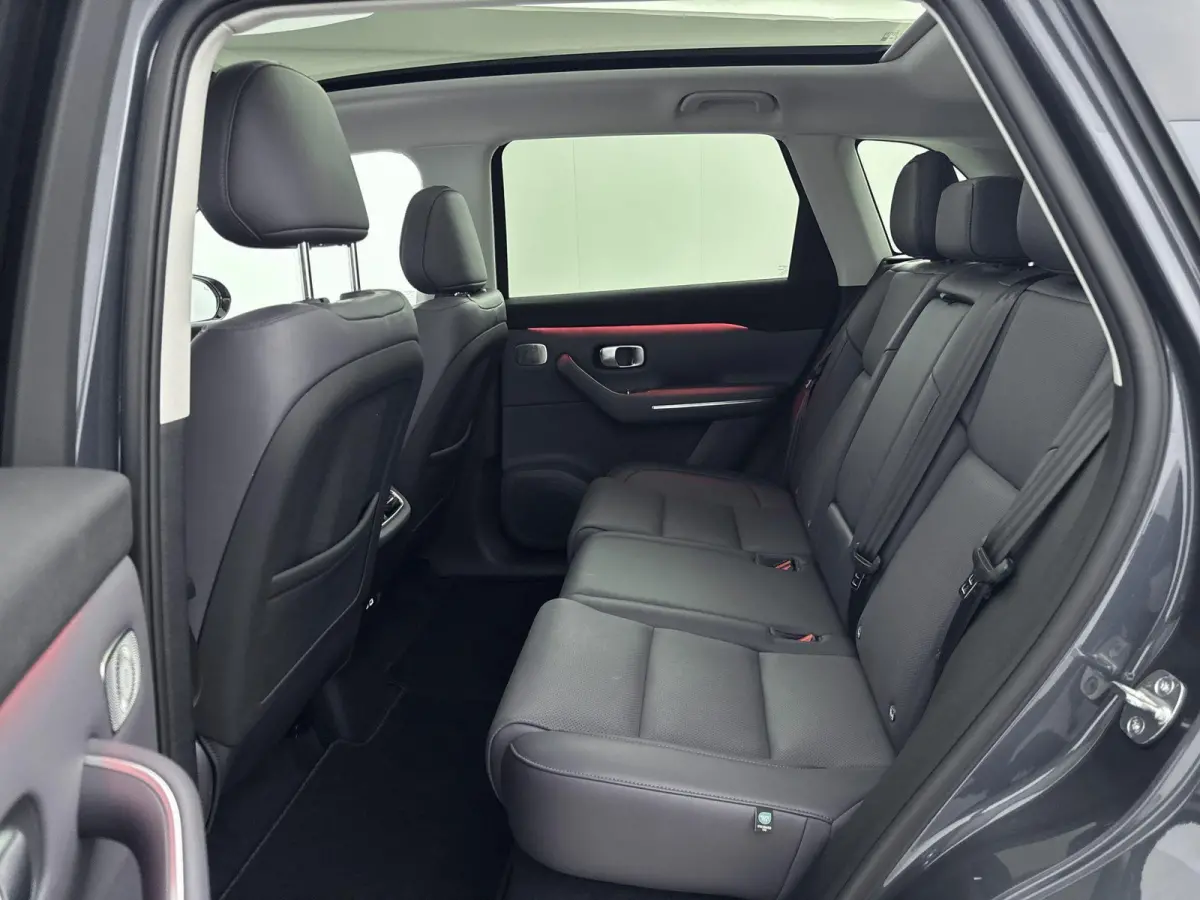 Design Hybrid 28.4 kWh | 1500 kg Trekgewicht | 950km range | Lederen bekleding | Voorstoelen verwarmd & gekoeld | Panoramadak | Electronic climate controle | Navigatiesysteem | 950km range