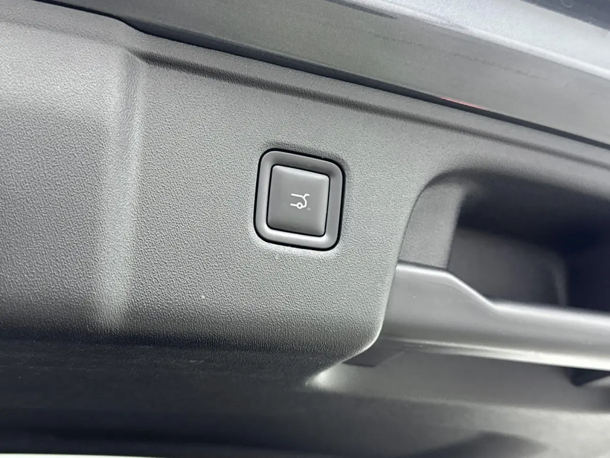 Design Hybrid 28.4 kWh | 1500 kg Trekgewicht | 950km range | Lederen bekleding | Voorstoelen verwarmd & gekoeld | Panoramadak | Electronic climate controle | Navigatiesysteem | 950km range