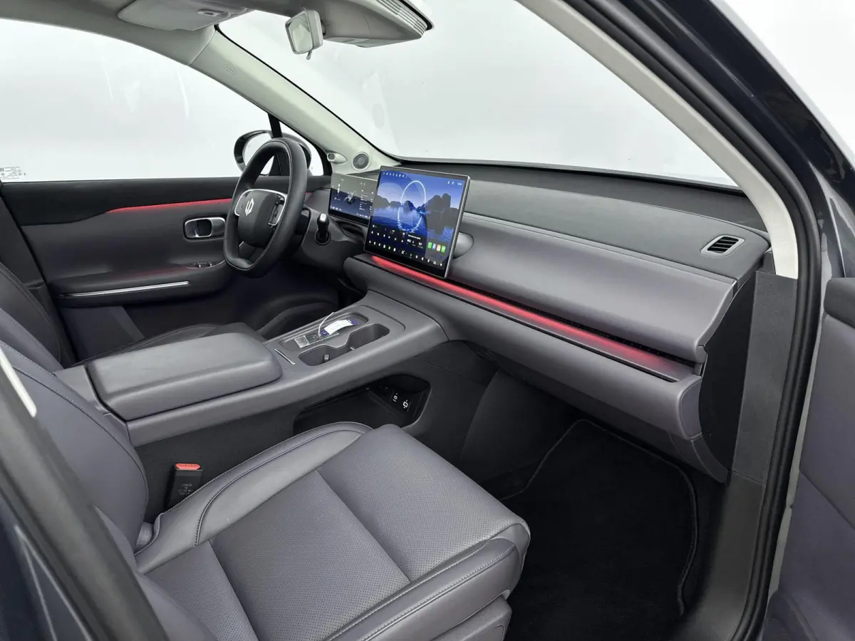 Design Hybrid 28.4 kWh | 1500 kg Trekgewicht | 950km range | Lederen bekleding | Voorstoelen verwarmd & gekoeld | Panoramadak | Electronic climate controle | Navigatiesysteem | 950km range