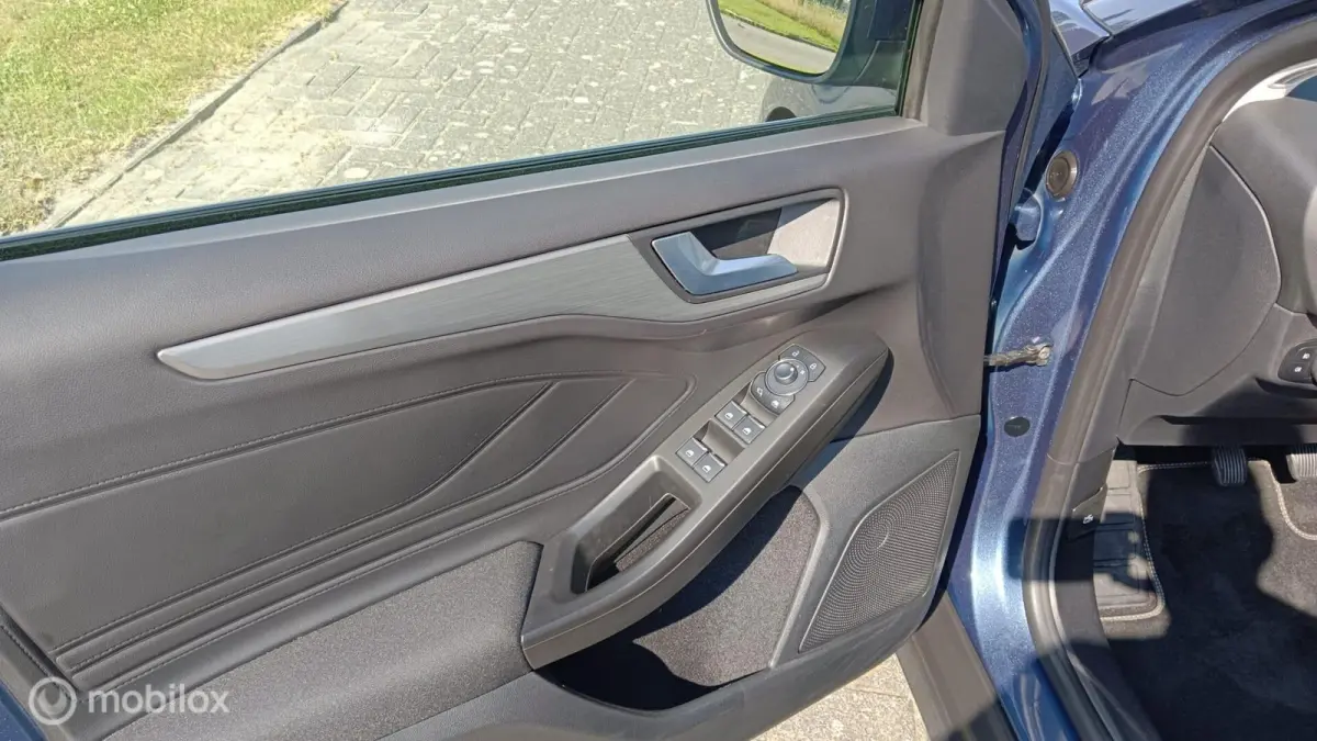 1.0 EcoBoost Hybrid Titanium X