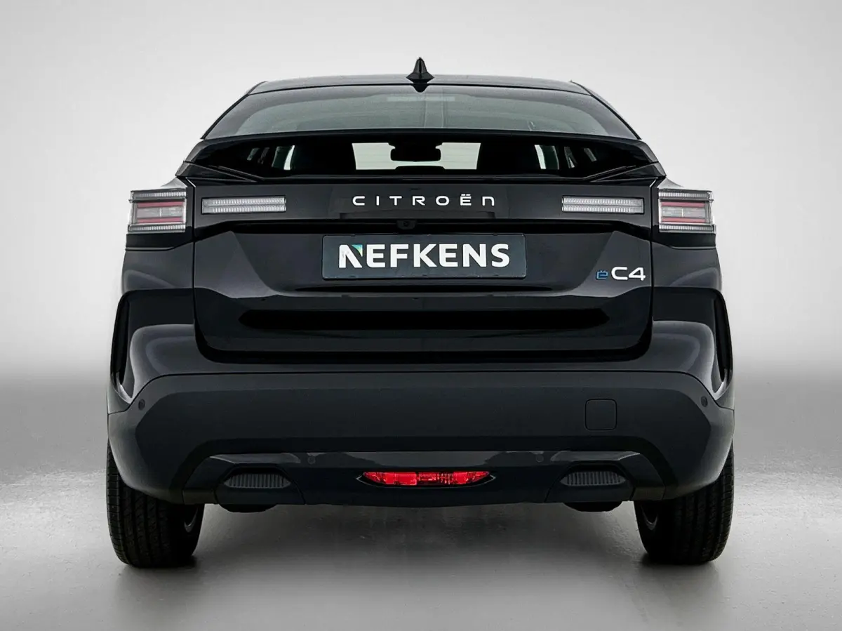 EV Business 54 kWh 156 pk | Navigatie | Achteruitrijcamera | Parkeersensoren Voor en Achter | Verwarmde Comfortstoelen | Full-LED Koplampen | Dodehoek Detectie | Adaptieve Cruise Control | 1