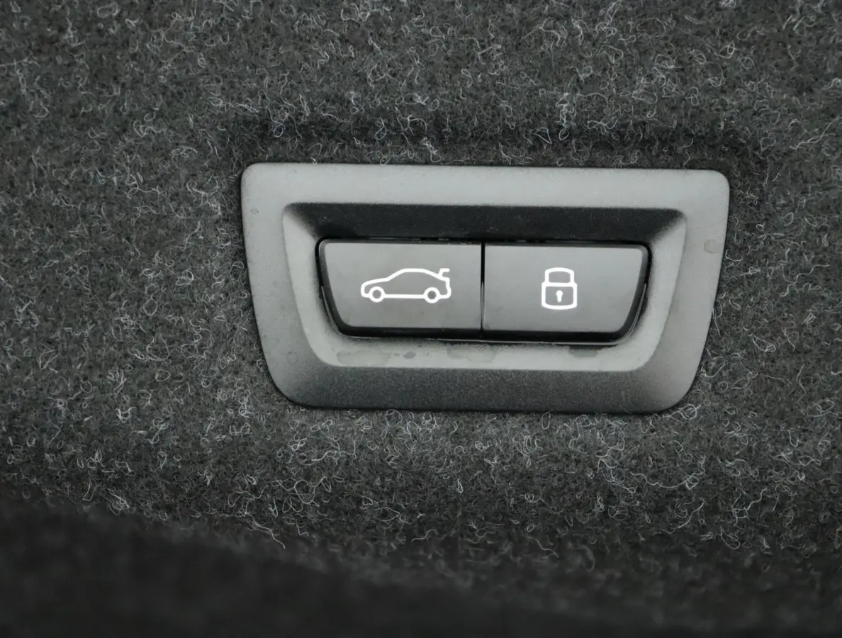 M5 | SOH 100% | M Driver's Pack | Bowers & Wilkins | Stoelventilatie | Driving Assistant Prof | Parking Assistant Prof | BMW Iconic Glow | Comfort Access | Stuurwielrand verwarmd |