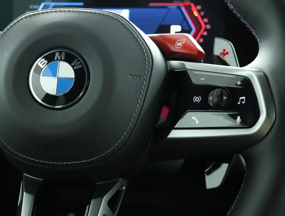 M5 | SOH 100% | M Driver's Pack | Bowers & Wilkins | Stoelventilatie | Driving Assistant Prof | Parking Assistant Prof | BMW Iconic Glow | Comfort Access | Stuurwielrand verwarmd |