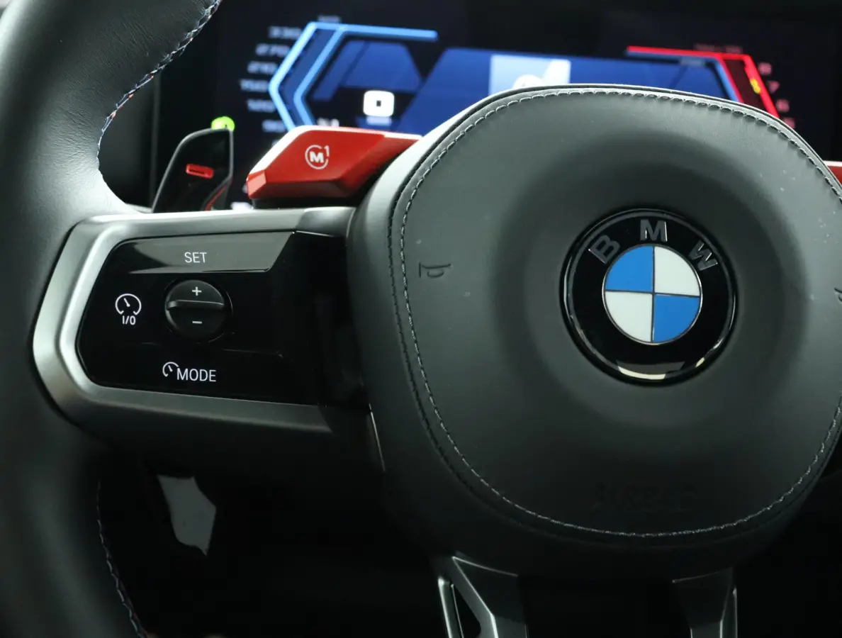 M5 | SOH 100% | M Driver's Pack | Bowers & Wilkins | Stoelventilatie | Driving Assistant Prof | Parking Assistant Prof | BMW Iconic Glow | Comfort Access | Stuurwielrand verwarmd |