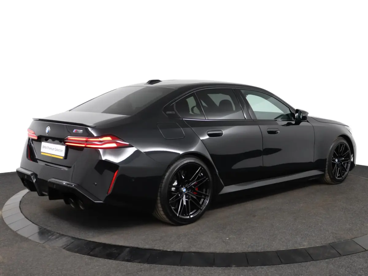 M5 | SOH 100% | M Driver's Pack | Bowers & Wilkins | Stoelventilatie | Driving Assistant Prof | Parking Assistant Prof | BMW Iconic Glow | Comfort Access | Stuurwielrand verwarmd |