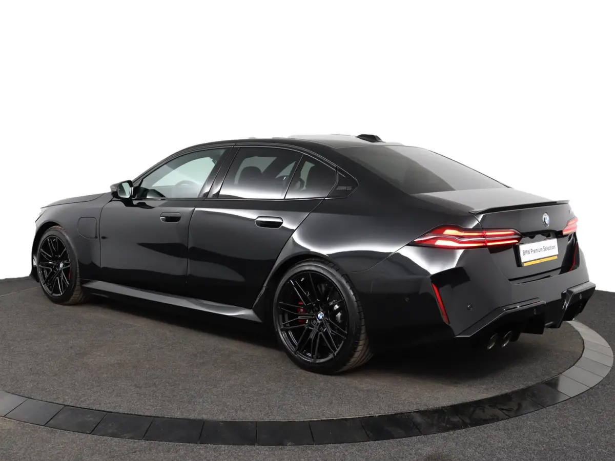 M5 | SOH 100% | M Driver's Pack | Bowers & Wilkins | Stoelventilatie | Driving Assistant Prof | Parking Assistant Prof | BMW Iconic Glow | Comfort Access | Stuurwielrand verwarmd |