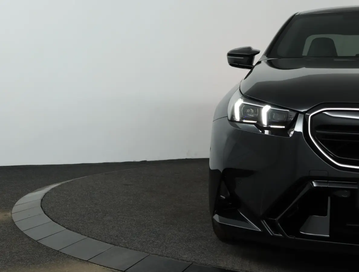 M5 | SOH 100% | M Driver's Pack | Bowers & Wilkins | Stoelventilatie | Driving Assistant Prof | Parking Assistant Prof | BMW Iconic Glow | Comfort Access | Stuurwielrand verwarmd |