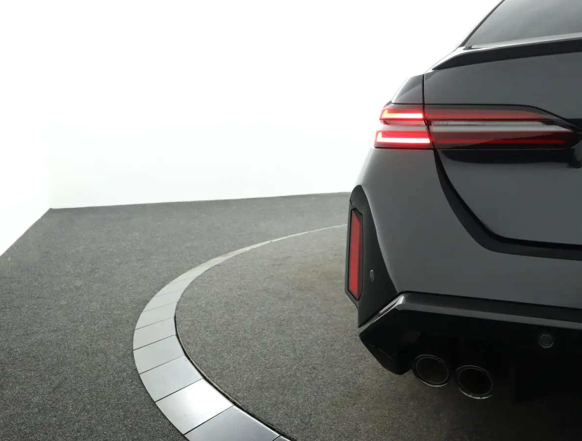 M5 | SOH 100% | M Driver's Pack | Bowers & Wilkins | Stoelventilatie | Driving Assistant Prof | Parking Assistant Prof | BMW Iconic Glow | Comfort Access | Stuurwielrand verwarmd |