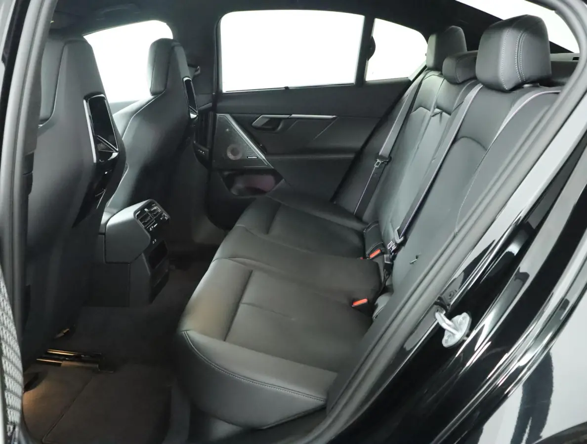 M5 | SOH 100% | M Driver's Pack | Bowers & Wilkins | Stoelventilatie | Driving Assistant Prof | Parking Assistant Prof | BMW Iconic Glow | Comfort Access | Stuurwielrand verwarmd |