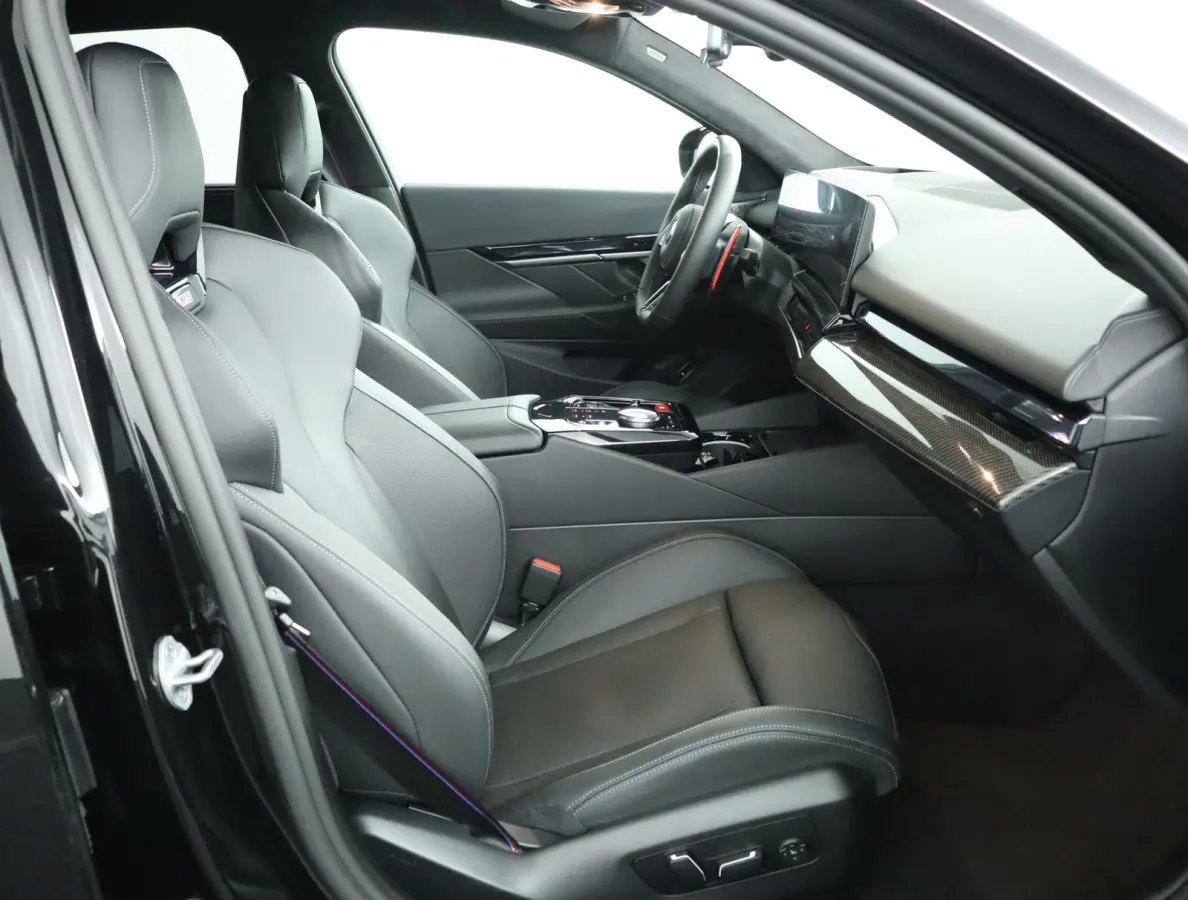 M5 | SOH 100% | M Driver's Pack | Bowers & Wilkins | Stoelventilatie | Driving Assistant Prof | Parking Assistant Prof | BMW Iconic Glow | Comfort Access | Stuurwielrand verwarmd |
