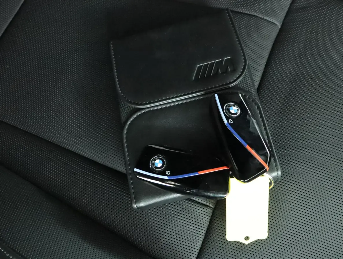 M5 | SOH 100% | M Driver's Pack | Bowers & Wilkins | Stoelventilatie | Driving Assistant Prof | Parking Assistant Prof | BMW Iconic Glow | Comfort Access | Stuurwielrand verwarmd |
