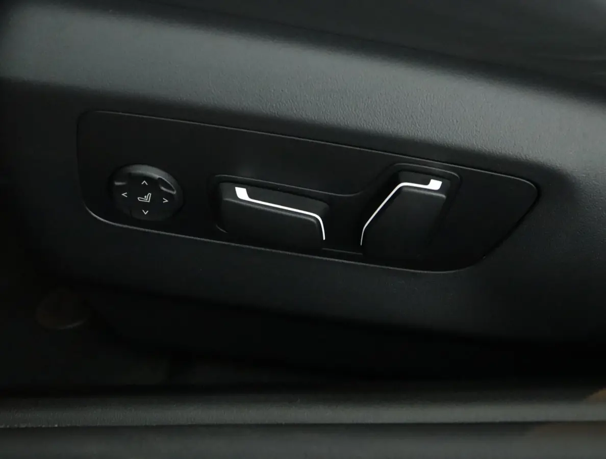 M5 | SOH 100% | M Driver's Pack | Bowers & Wilkins | Stoelventilatie | Driving Assistant Prof | Parking Assistant Prof | BMW Iconic Glow | Comfort Access | Stuurwielrand verwarmd |