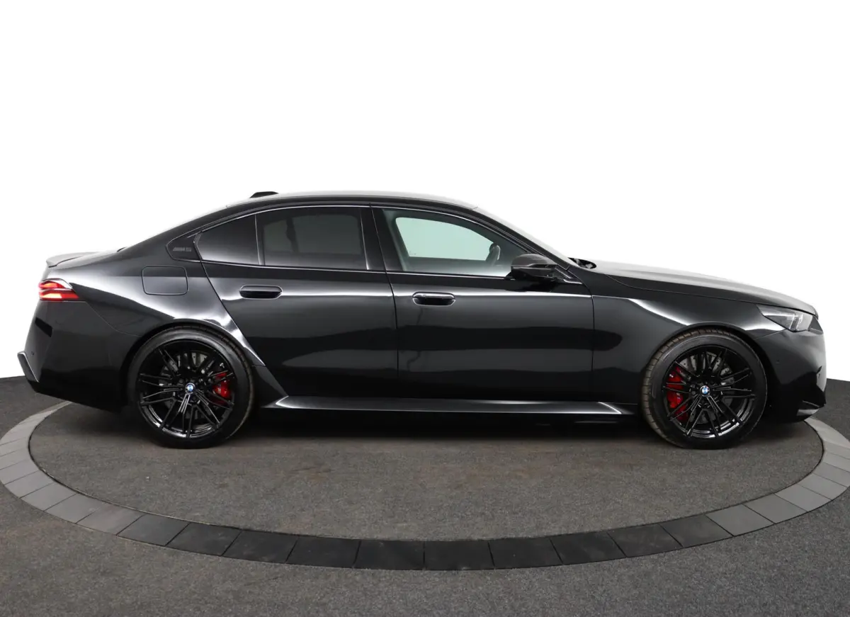 M5 | SOH 100% | M Driver's Pack | Bowers & Wilkins | Stoelventilatie | Driving Assistant Prof | Parking Assistant Prof | BMW Iconic Glow | Comfort Access | Stuurwielrand verwarmd |