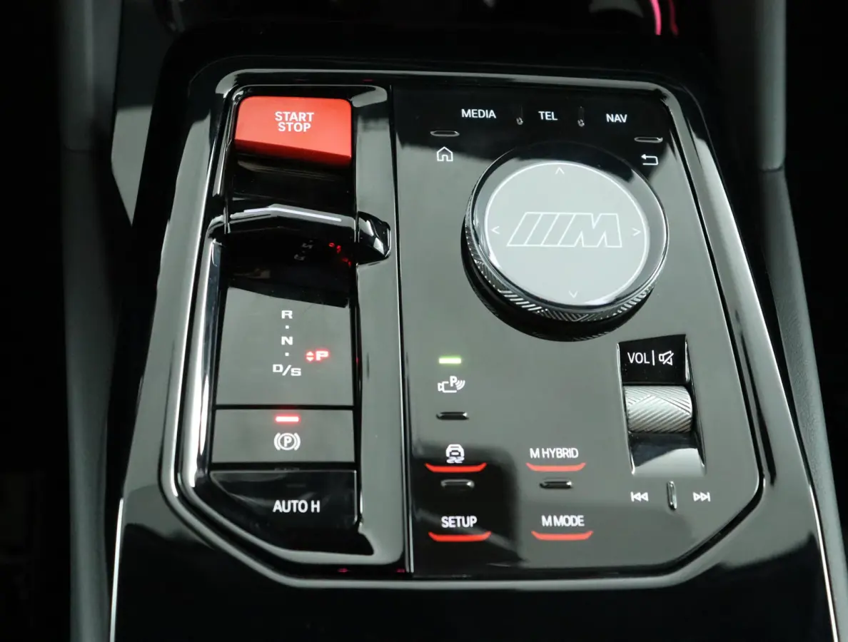 M5 | SOH 100% | M Driver's Pack | Bowers & Wilkins | Stoelventilatie | Driving Assistant Prof | Parking Assistant Prof | BMW Iconic Glow | Comfort Access | Stuurwielrand verwarmd |