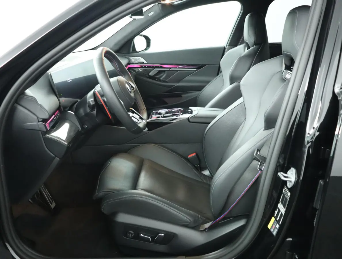 M5 | SOH 100% | M Driver's Pack | Bowers & Wilkins | Stoelventilatie | Driving Assistant Prof | Parking Assistant Prof | BMW Iconic Glow | Comfort Access | Stuurwielrand verwarmd |