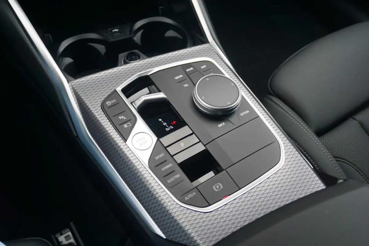 330e | SoH 100% | M Sportpakket | Comfort Access | Trekhaak | HiFi System