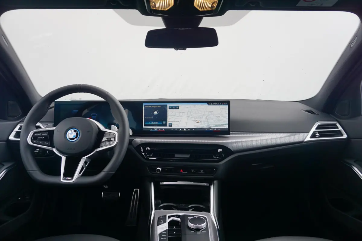 330e | SoH 100% | M Sportpakket | Comfort Access | Trekhaak | HiFi System