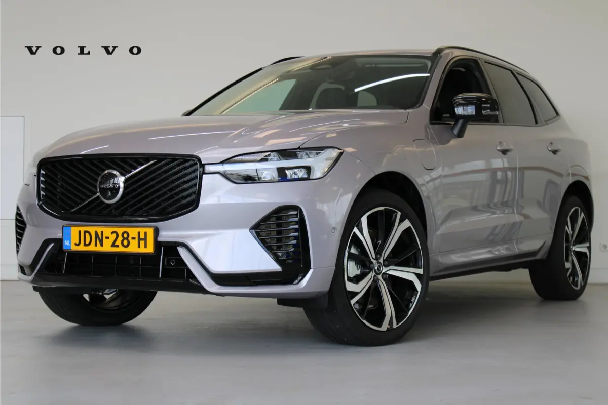 T6 350PK Plus Dark | 21'' Velgen | 360° Camera | Getint Glas | Verwarmbare voorruit | Adap Cruise | HK audio | Memory