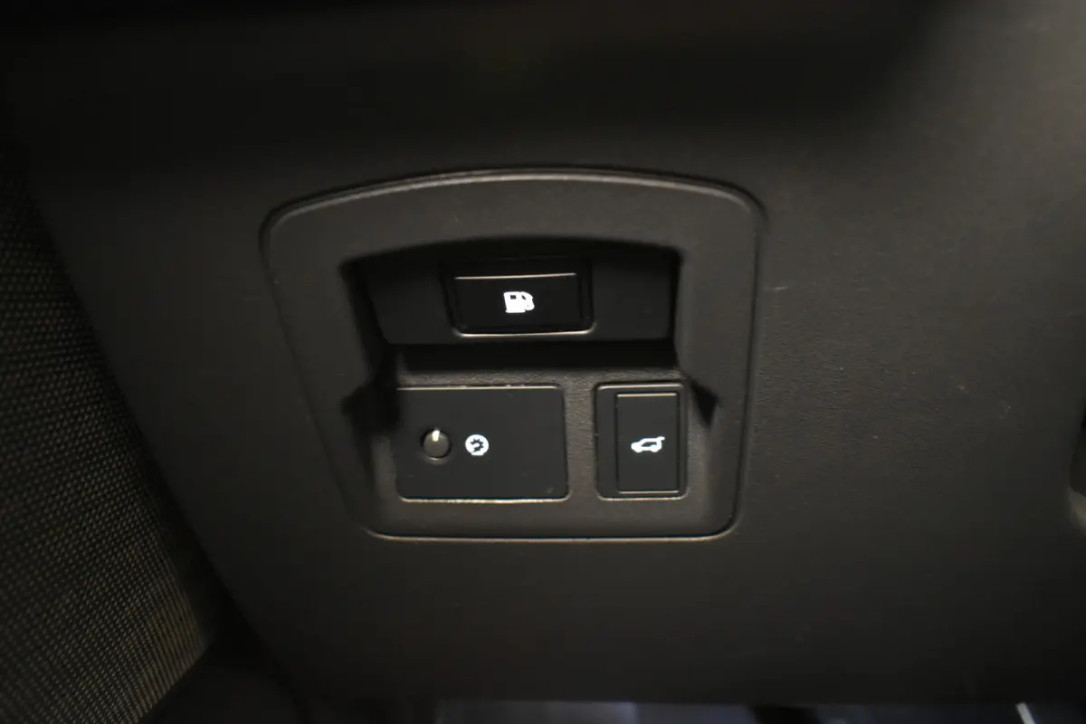 2.0 P400e R-Dynamic Black Pack Pano 360ºCam Meridian Vol Leder Virtual El-A-klep Mem Seat Dhoek