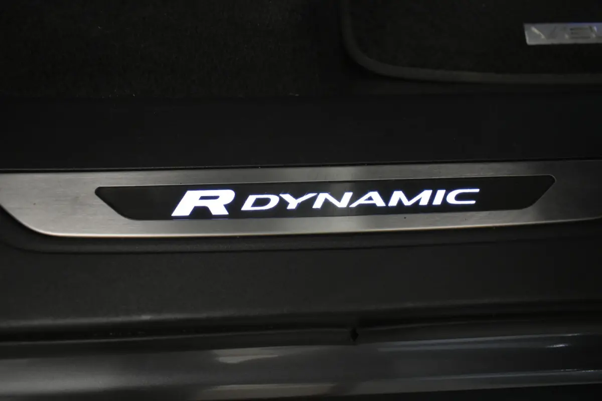 2.0 P400e R-Dynamic Black Pack Pano 360ºCam Meridian Vol Leder Virtual El-A-klep Mem Seat Dhoek