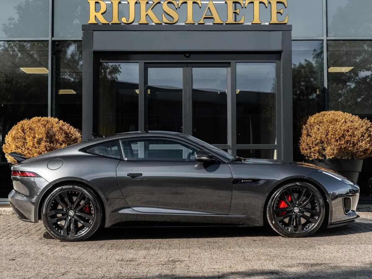 3.0 V6 AWD R-Dynamic P380 |PANO|MERIDIAN|20''